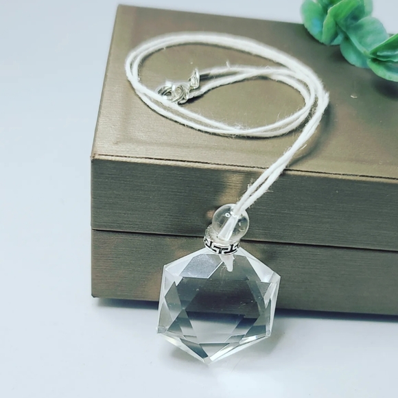Clear Quartz merkabah pendant - Picture 2 of 4